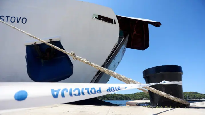 Il traghetto Lastovo dopo l’incidente (foto Novi List)