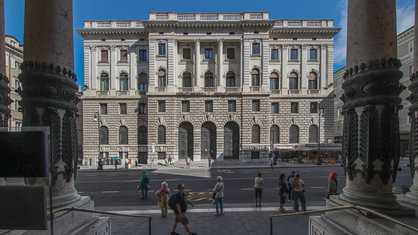 Palazzo Creditanstalt in piazza della Repubblica (Lasorte)