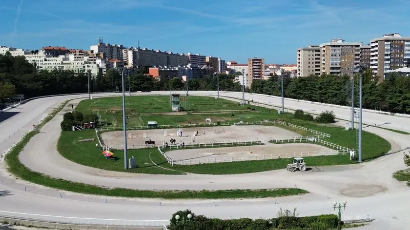 L'ippodromo a Trieste e piazzale De Gasperi (Foto Bruni)