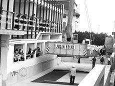 Le operazioni di recupero della Iulia Felix in un’immagine d’epoca: del museo si parla dal lontano 1988