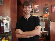 Il giovane Lorenzo Baldassi, 22 anni, barista del Twenty foto Lasorte