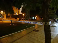 Il luogo della tragedia recintato dalla Polizia. Arrestato lo zio dello sposo che ha sparato il razzo. Foto Index.hr