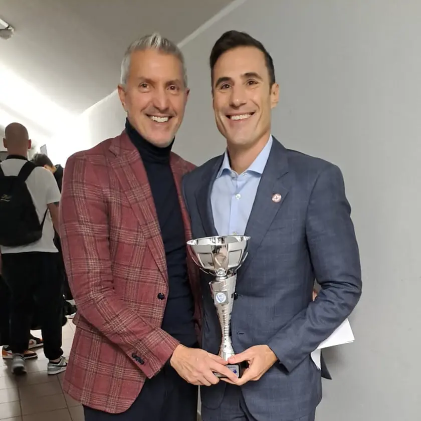 Arcieri e Matiasic con il trofeo degli Angeli, la coppa in palio in questa amichevole