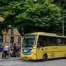 Lo scuolabus all’esterno della scuola Duca d’Aosta dopo le lezioni del tempo pieno in una foto d’archivio di katia bonaventura
