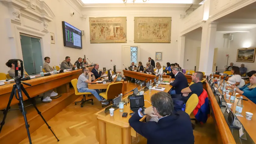 Il Consiglio comunale iniziato ieri alle 8.30 in Municipio Foto Tibaldi