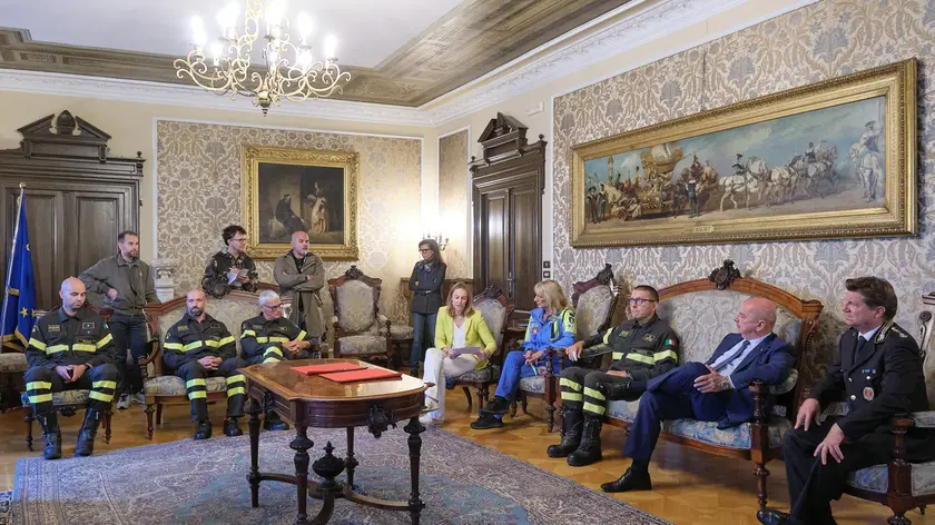 La firma del protocollo tra Vigili del fuoco e Comune. Foto Silvano