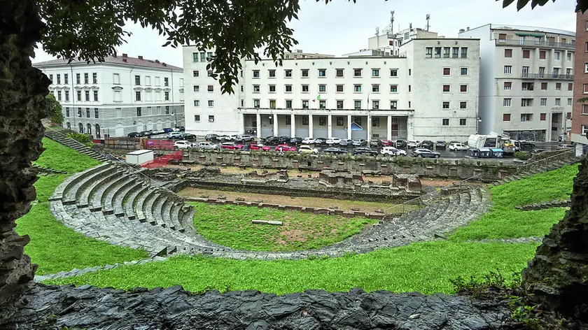 Il teatro romano visto dall'alto. Foto Lasorte