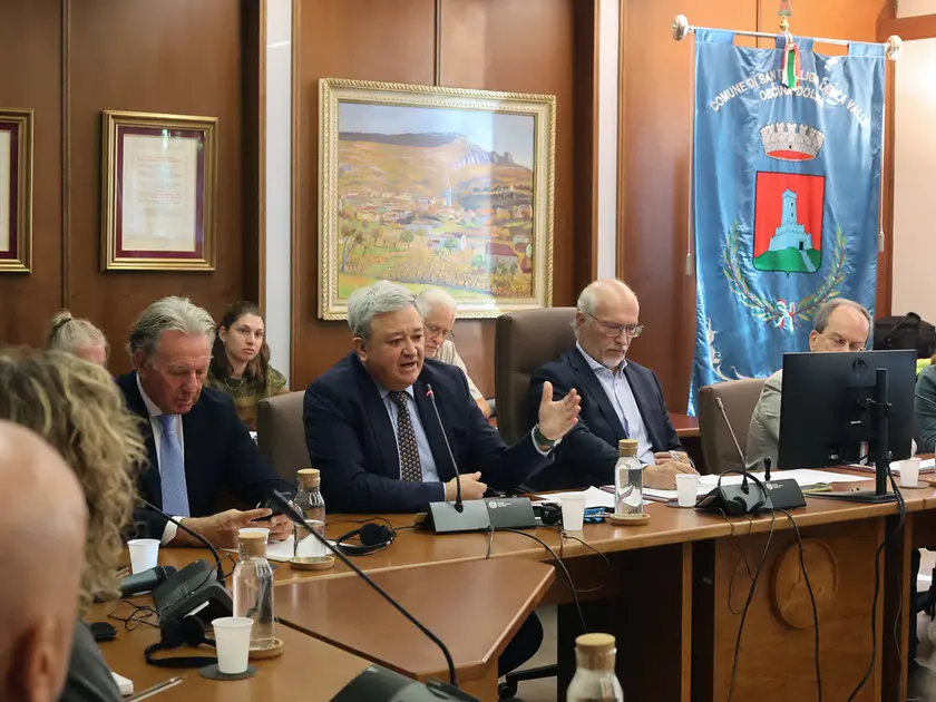 Gorla fra Scoccimarro e Coretti durante la seduta del Consiglio comunale