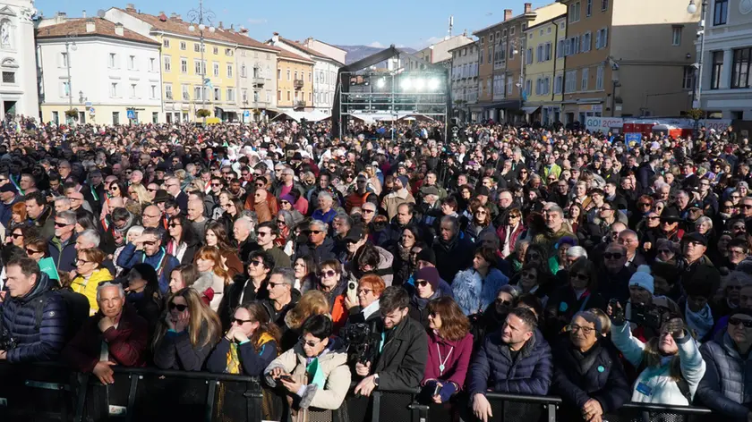 Piazza Vittoria gremita per la Capitale della Cultura (archivio Bumbaca)