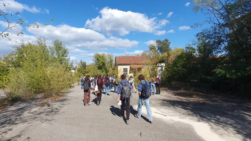 Gli studenti dell’Università di Ferrara durante la visita all’ex Toti Bergamas di Gradisca d’Isonzo