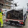 Le operazioni di pulizia del fondale del canale di Ponterosso (foto Lasorte)
