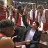 Gonzalez a colloquio con la squadra durante un timeout Foto Bruni