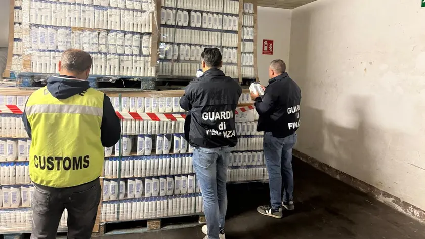 La merce sequestrata in porto