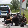 Un gruppo di migranti intercettato lungo il Canale ovest di Monfalcone (Bonaventura)