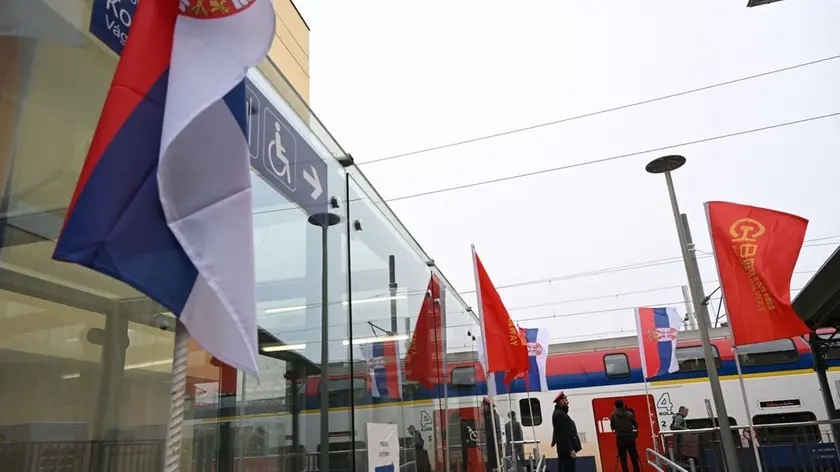 Un’immagine del primo treno operativo sulla linea fra Belgrado e Subotica. Foto della presidenza serba