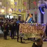 Il corteo tra gli stand in Cavana (Lasorte)
