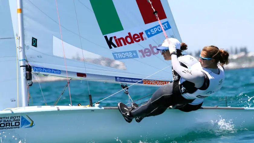 Le triestine Giulia Conti e Giovanna Micol in regata (foto Vincenzo Baglione)