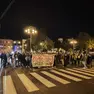 Il corteo arrivato alla stazione ferroviaria (Lasorte)