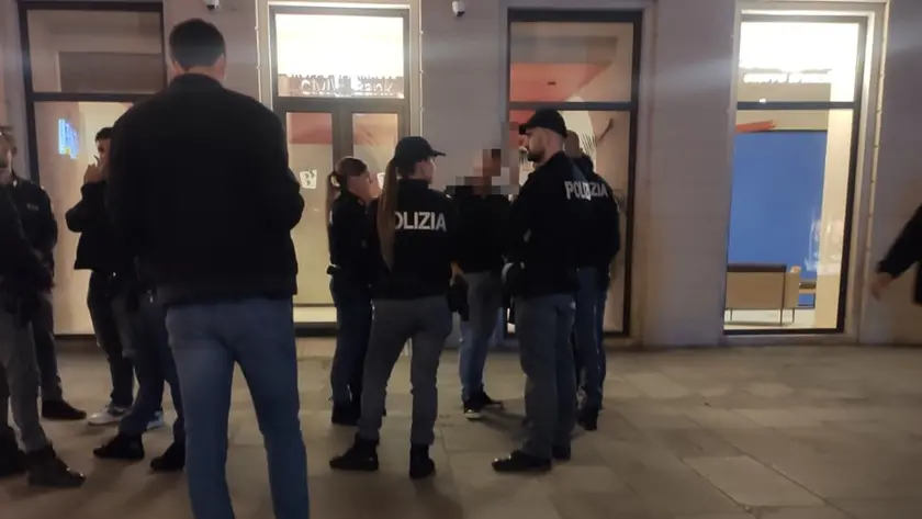 I poliziotti identificano il cliente in Capo di Piazza