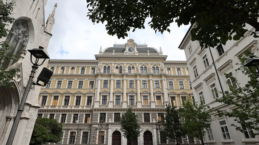 L’imponente ex Intendenza di finanza in largo Panfili (fotoservizio Andrea Lasorte)