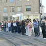 Le persone in attesa del Tram in piazza Oberdan. Foto Bruni