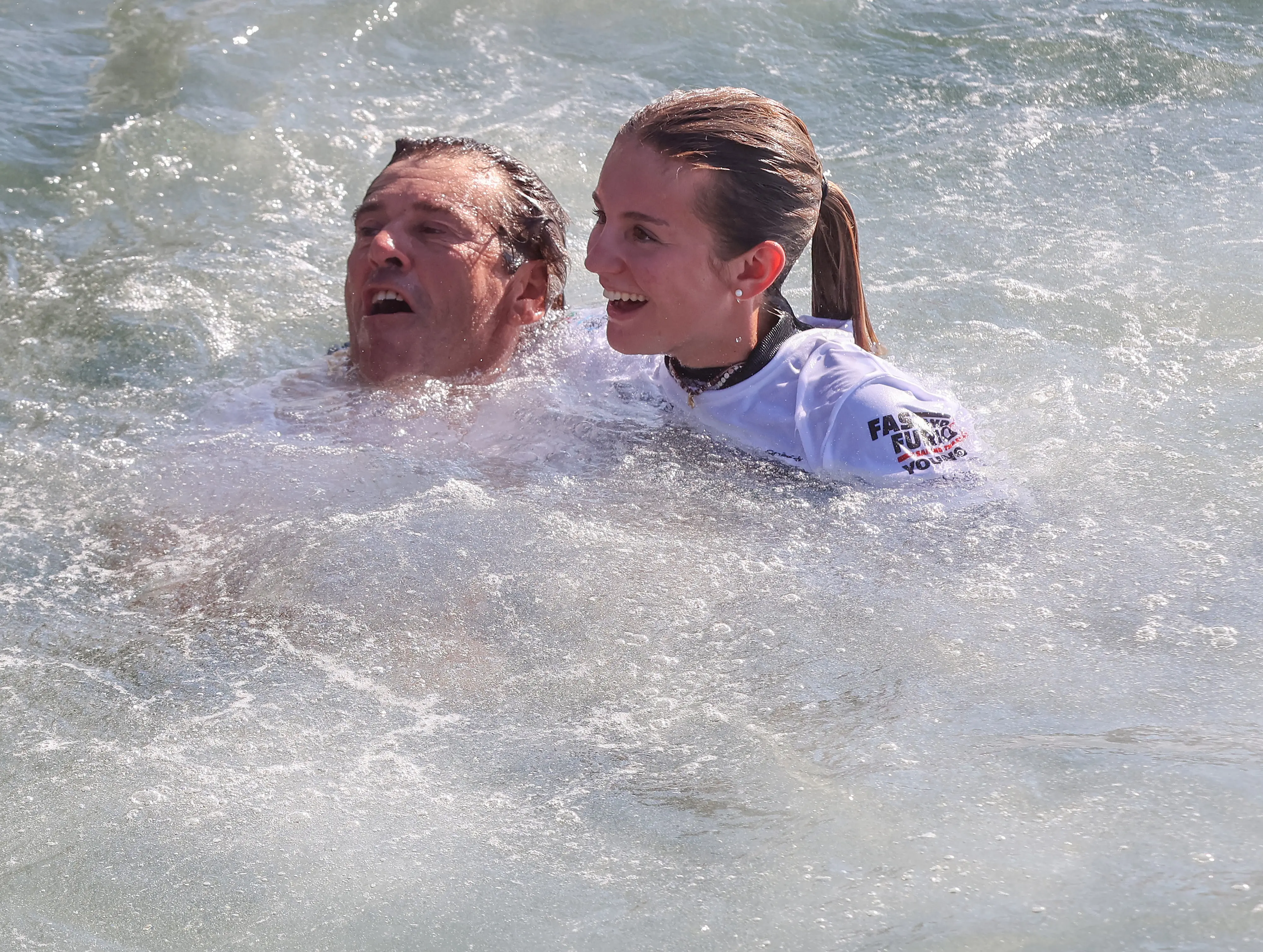 La coppa e un tuffo in mare con la figlia Marta, arrivata seconda. Così Furio Benussi festeggia con Arca Sgr la Barcolana 57 con cui ha suggellato la terza vittoria consecutiva. Al secondo posto, appunto, l'altra imbarcazione del team Benussi: Marta 07 con a bordo il fratello e la figlia di Furio, Gabriele e Marta. Terzo posto per Prosecco Doc Shockwave di Mitja Kosmina. Ecco le foto delle premiazioni di Andrea Lasorte