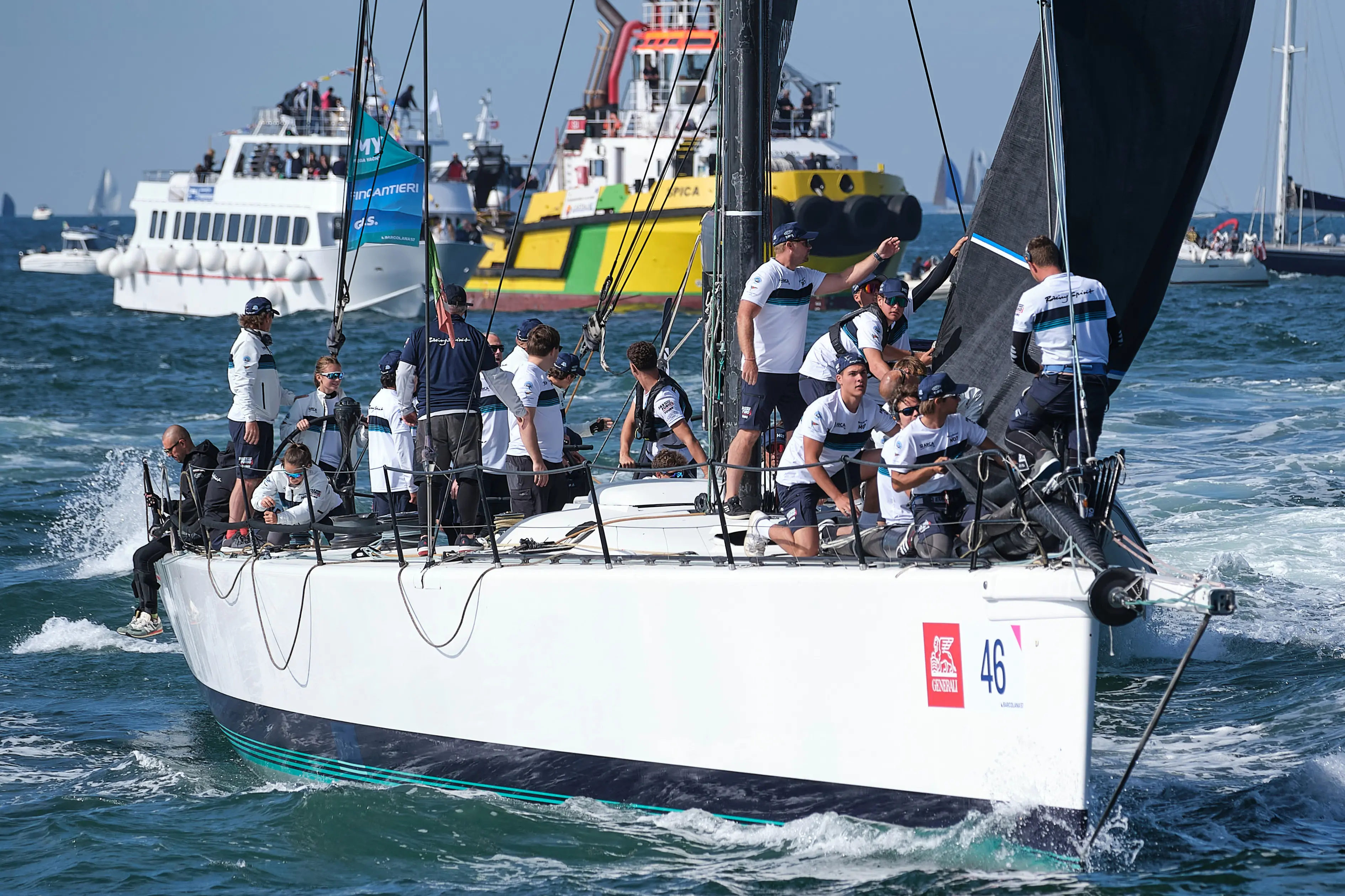 Arca Sgr ha trionfato alla Barcolana 57, conquistando la terza vittoria consecutiva. La regata in mare ha coronato la grande festa del mare che ha catalizzato migliaia di persone tra mare e terra. Le foto sono di Andrea Lasorte, Massimo Silvano e Francesco Bruni