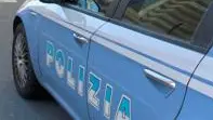 Una macchina della polizia