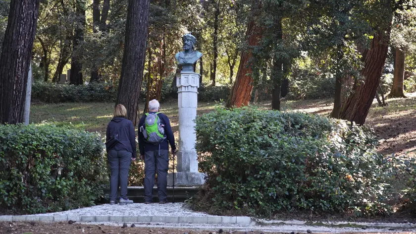 Il busto di Leopoldo III al Parco di Miramare (foto Lasorte)