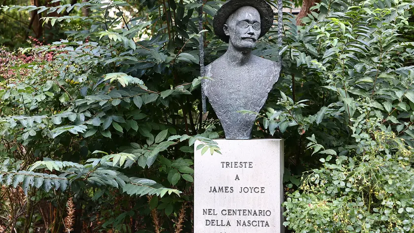Il busto di Joyce (Lasorte)