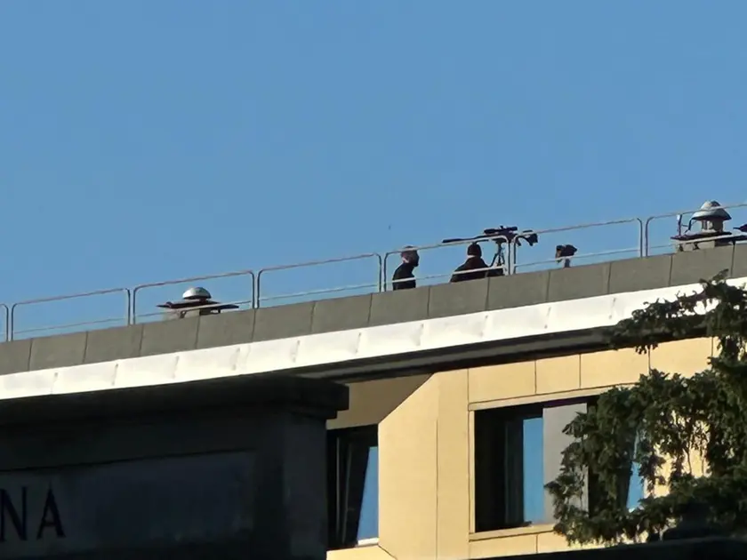 I cecchini sul tetto dell'hotel Friuli a Udine