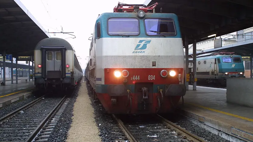Treni in stazione in una foto di repertorio