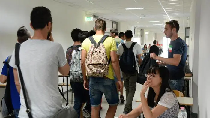 Studenti di una scuola superiore in classe