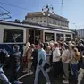 I turisti in attesa di salire sul Tram in piazza Dalmazia (Lasorte)