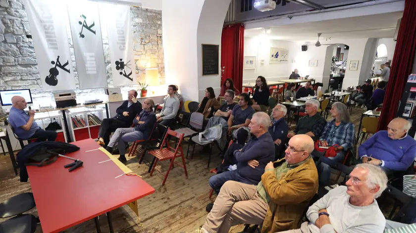 La presentazione dei dati del progetto “L’aria che respiro” al bar Knulp Foto Andrea Lasorte