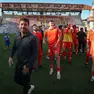 L'esultanza dei giocatori della Triestina sotto la Furlan dopo la vittoria sul Renate (Foto Lasorte)