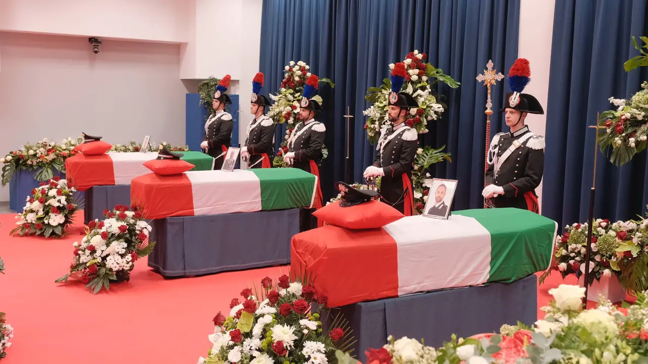 I feretri dei tre carabinieri uccisi (foto Agenza Bianchi)