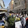 Turisti in via Cassa di Risparmio (Lasorte)