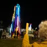 Cittadini attorno a Go!Pharus illuminato: l'accensione è avvenuta in serata. Foto Marega e Bumbaca.