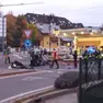L'auto ribaltata dopo lo schianto contro la fontana ad Asiago: morti tre ventenni