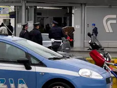Polizia davanti all’ingresso dello stabilimento di Panzano durante un presidio. Foto Bonaventura