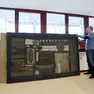 Il preside Verde con il quadro di Chersicla (Foto Andrea Lasorte)