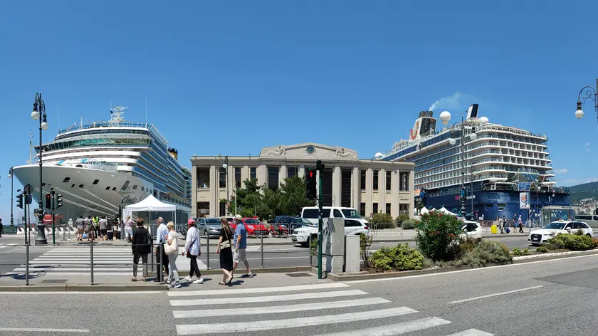 Due navi da crociera ormeggiate ai moli della Stazione Marittima di Trieste (Lasorte)