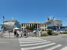 Due navi da crociera ormeggiate ai moli della Stazione Marittima di Trieste (Lasorte)