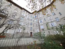 Il condominio in cui sono stati trovati i due giovani accoltellati (Lasorte)