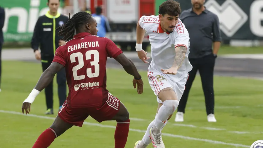 Il centrocampista Francesco D’Amore in azione nella partita con il Cittadella
