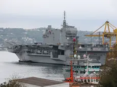 La Nave Trieste della Marina Militare ormeggiata da giorni al Molo VII foto Andrea Lasorte
