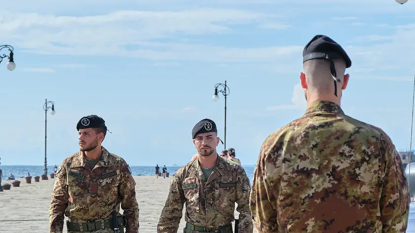 Dopo l’aggressione era stato schierato l’Esercito per rafforzare la sorveglianza sul Molo Audace foto Silvano