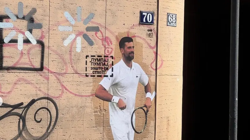 Il murale dedicato a Novak Djokovic, Nel pezzo la foto dopo il raid con vernice