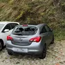 Una delle tre auto in sosta danneggiate martedì mattina